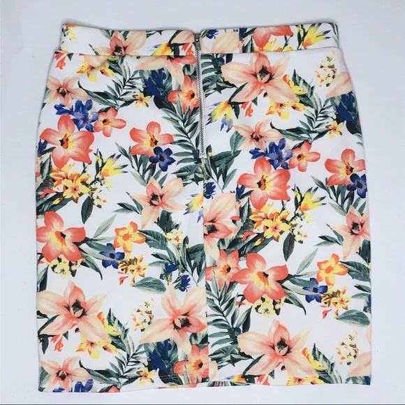Forever 21 | Floral | Mini Skirt - Picture 2 of 7